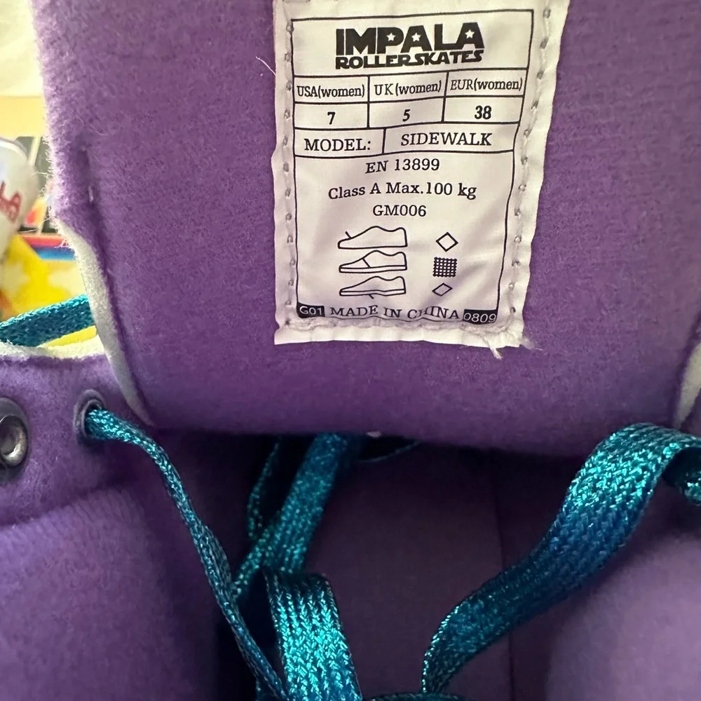 BNIB! Impala Holographic Roller Skates - size 7 - Picture 13 of 14